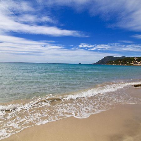 Les Pieds Dans L'Eau La Seyne-sur-Mer Exterior foto