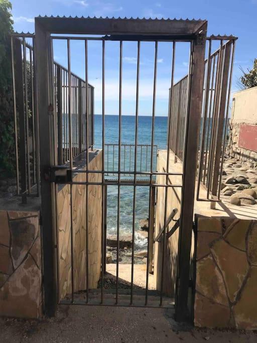 Les Pieds Dans L'Eau La Seyne-sur-Mer Exterior foto
